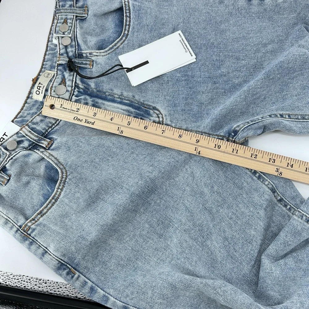 Wide Leg Jeans Light Wash High Rise Baggy Minimalist Model Off Duty Denim 6/28